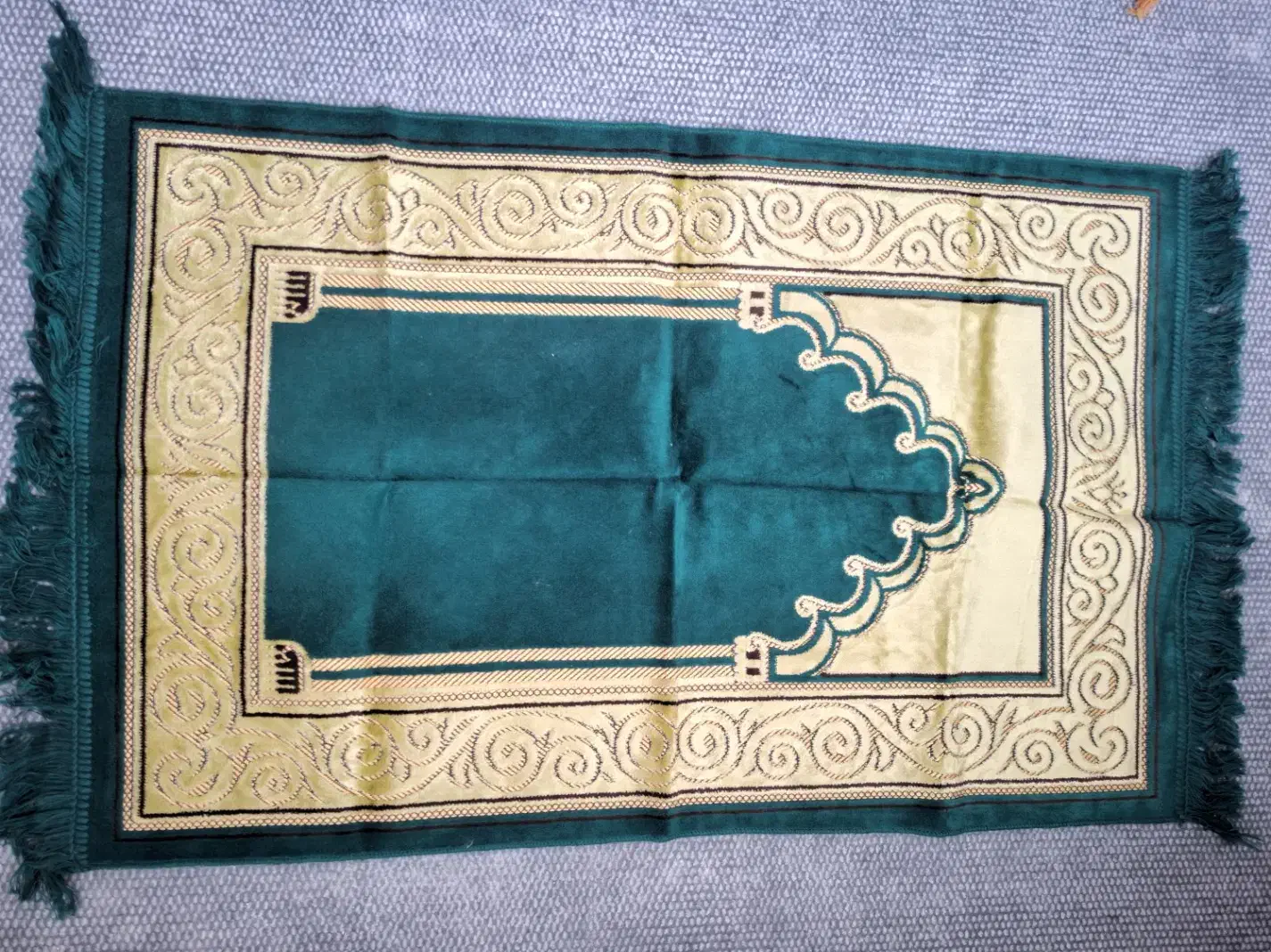 سجاده های مخمل استفاده نشده و نو|فرش|قم, بنیاد|دیوار