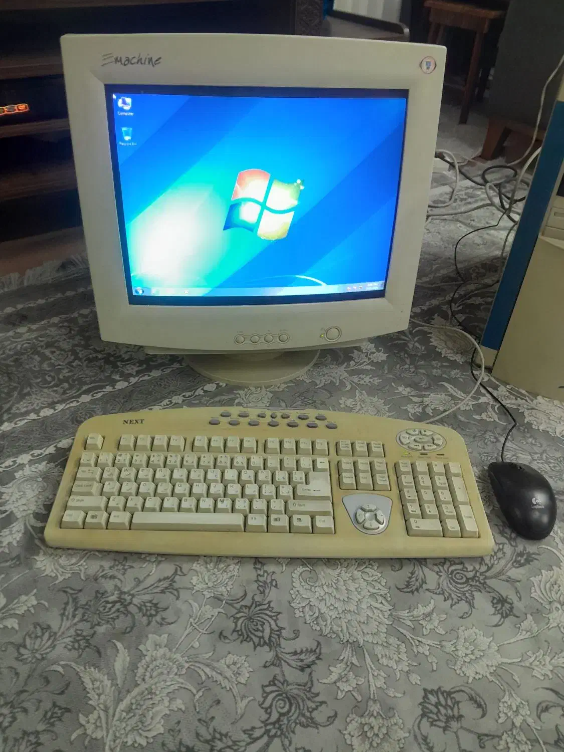 کامپیوتر|رایانه رومیزی|رشت, باهنر|دیوار