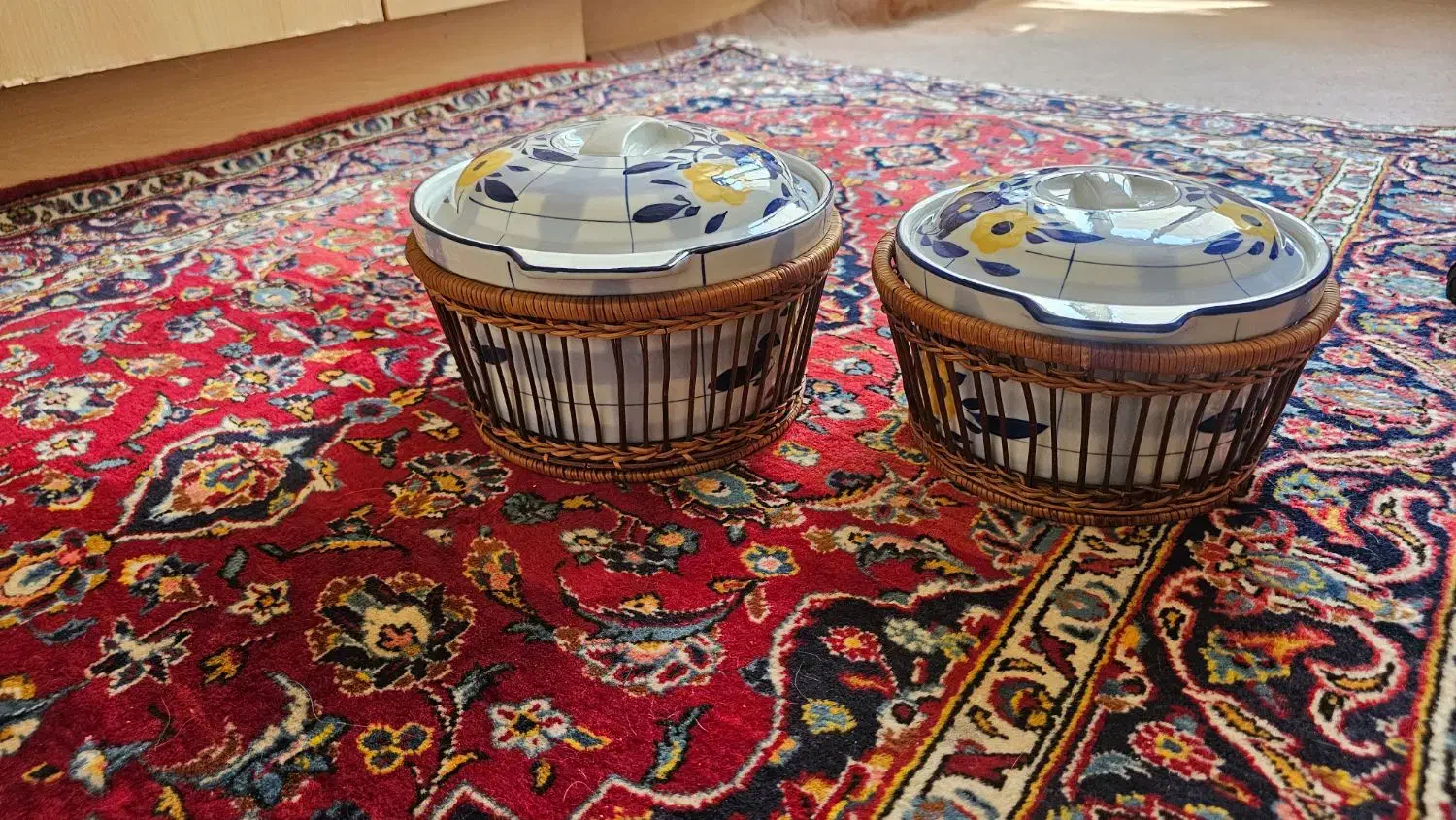 ظرف دو تیکه گلهای ابی و زرد)گل پنبه ای|ظروف سرو و پذیرایی|تهران, مجیدیه|دیوار