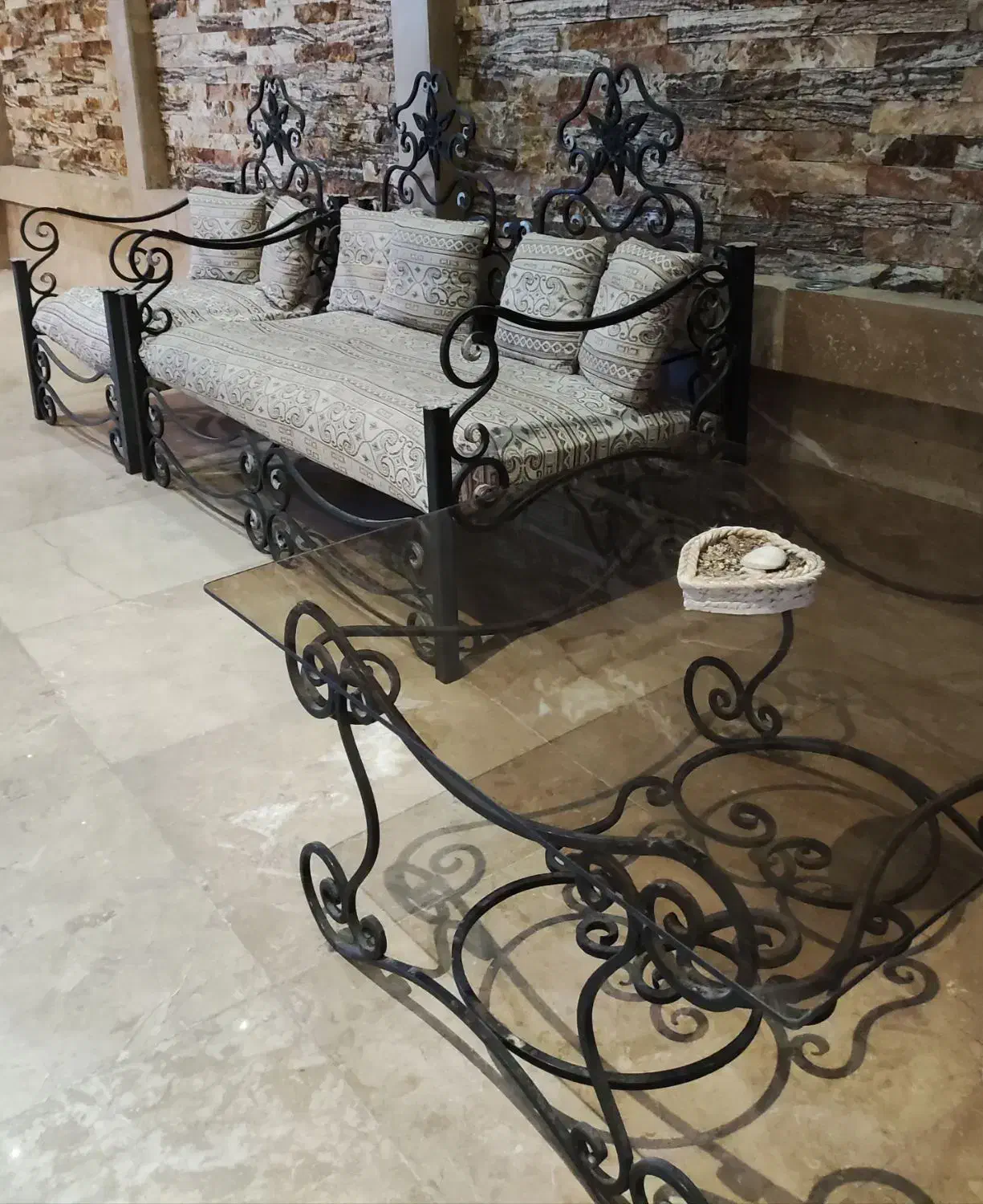 نیم ست فرفورژه و میز جلو مبلی|مبلمان خانگی و میز عسلی|صدرا-فارس, فاز ۱|دیوار