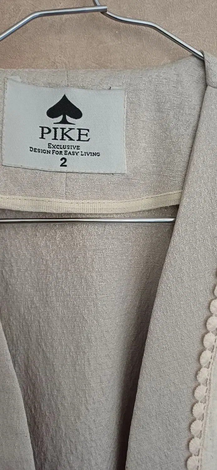 مانتو|لباس|شیراز, قدوسی غربی|دیوار