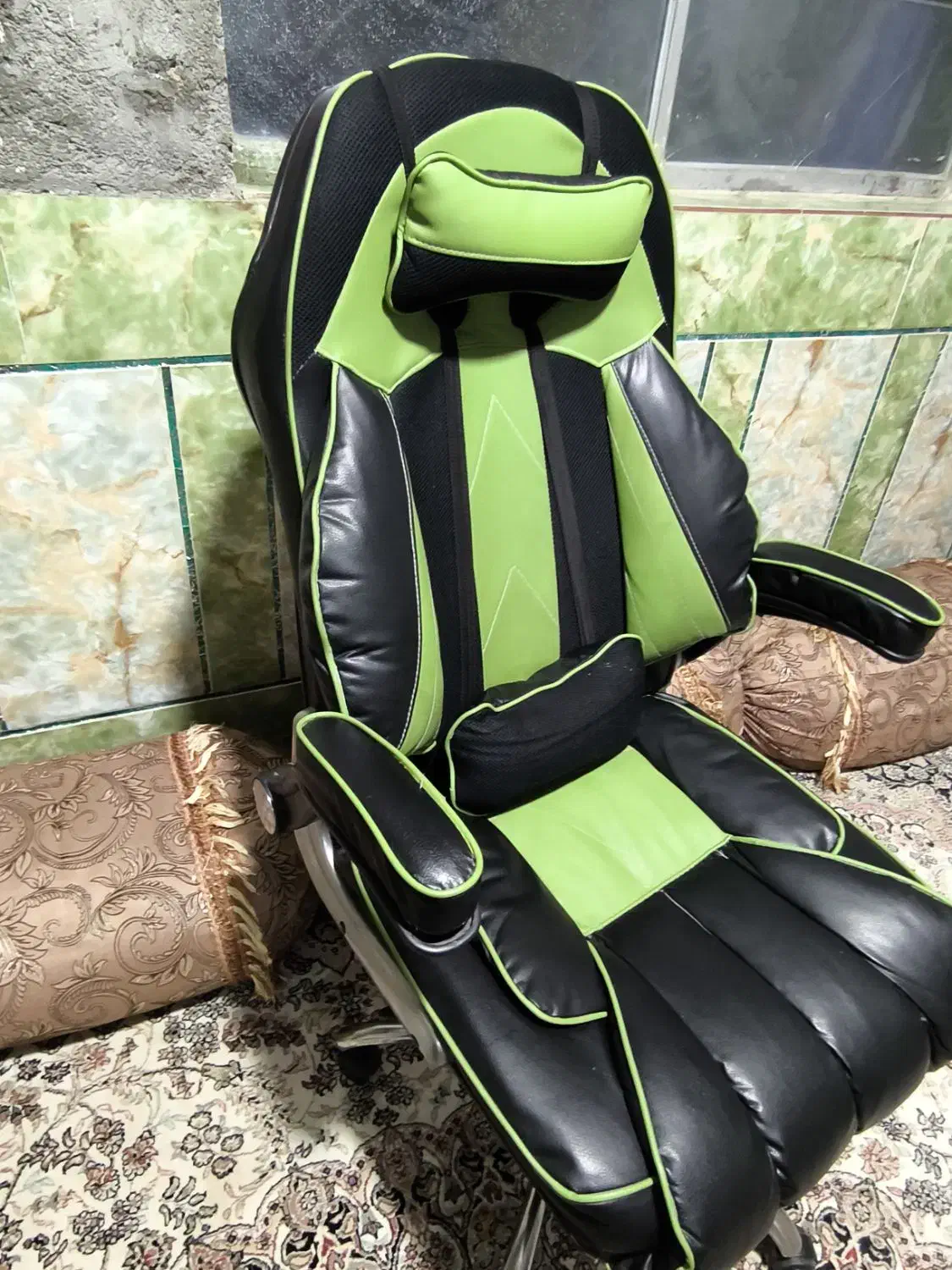 صندلی چرخدار|صندلی و نیمکت|زاهدان, |دیوار