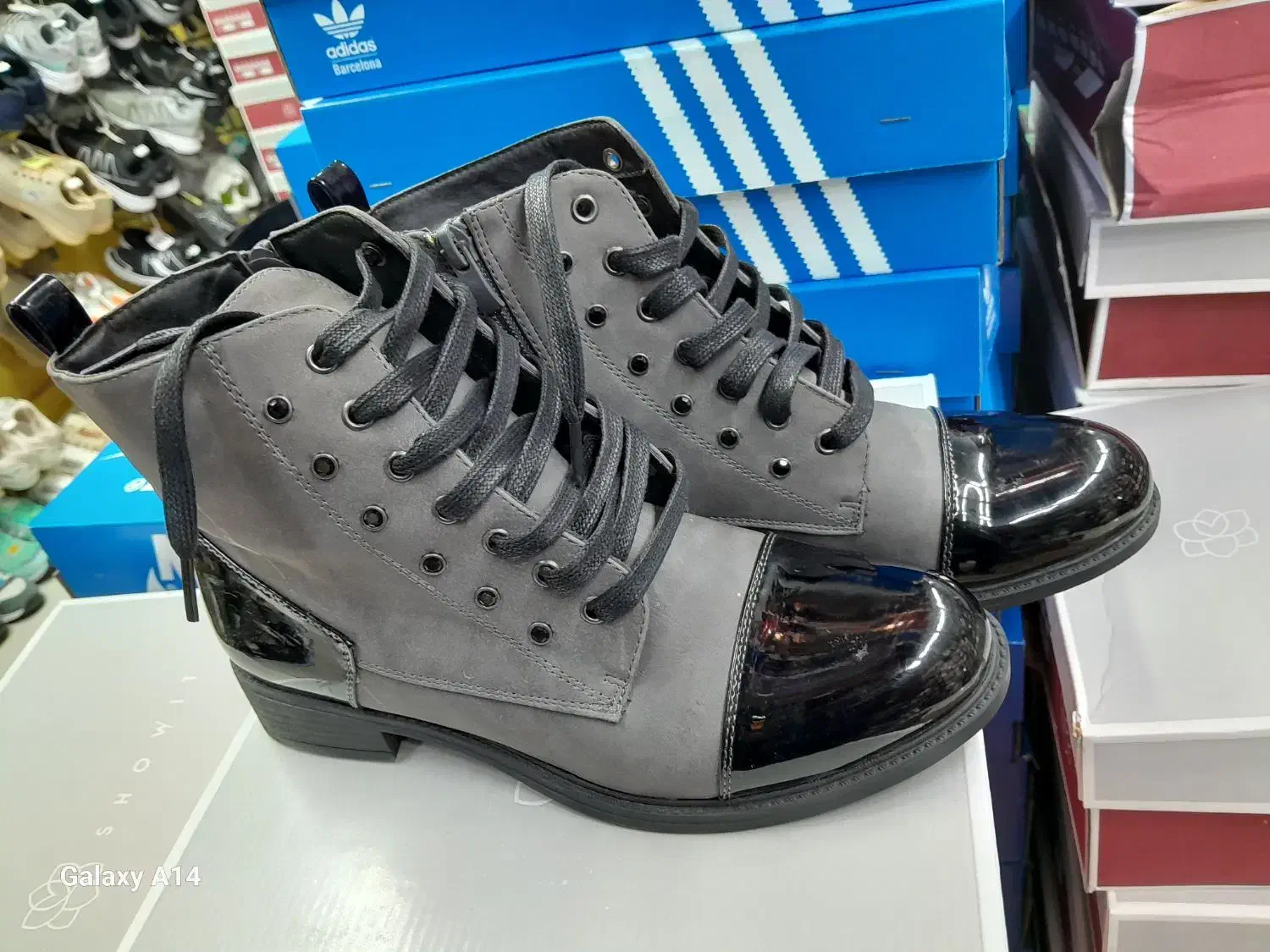 بوت زنانه|کیف، کفش، کمربند|شاهین‌شهر, فردوسی|دیوار