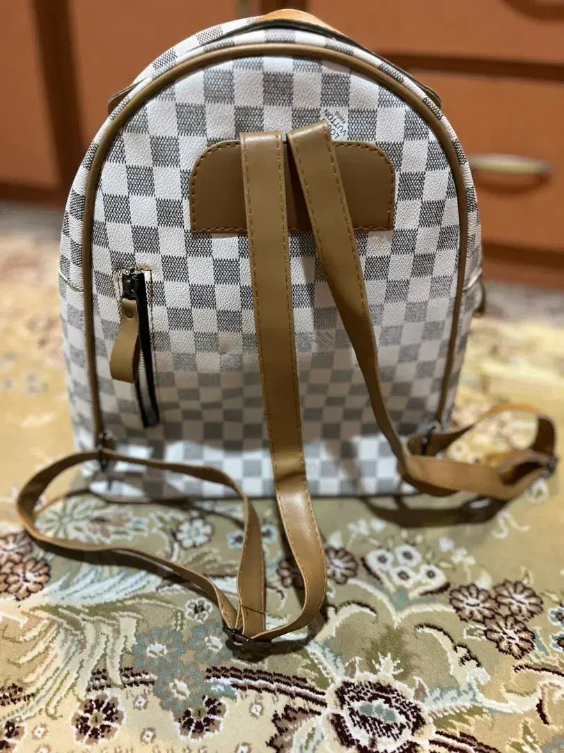 کیف|کیف، کفش، کمربند|رشت, گلسار|دیوار