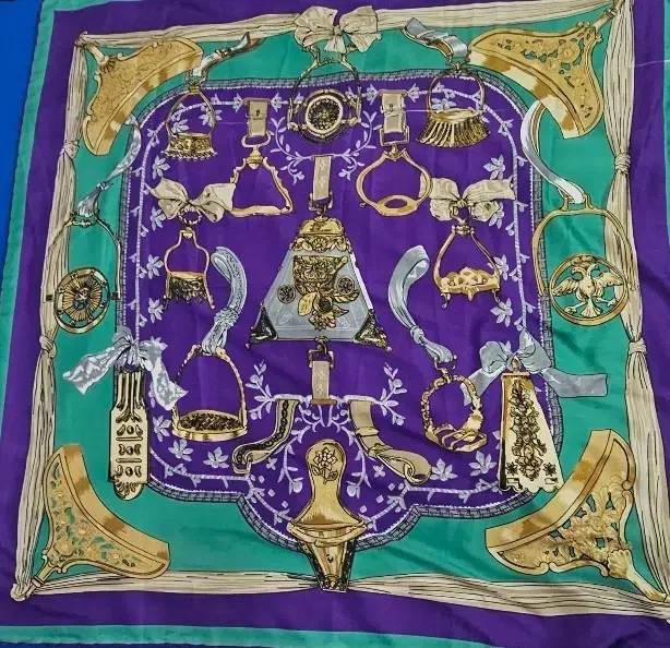 روسری|لباس|آمل, |دیوار