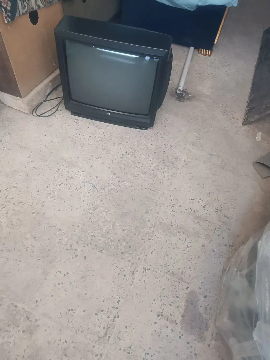 تلوزیون 21انج یکی ازتلوزیونهاهم کنترل داره|تلویزیون و پروژکتور|کازرون, |دیوار