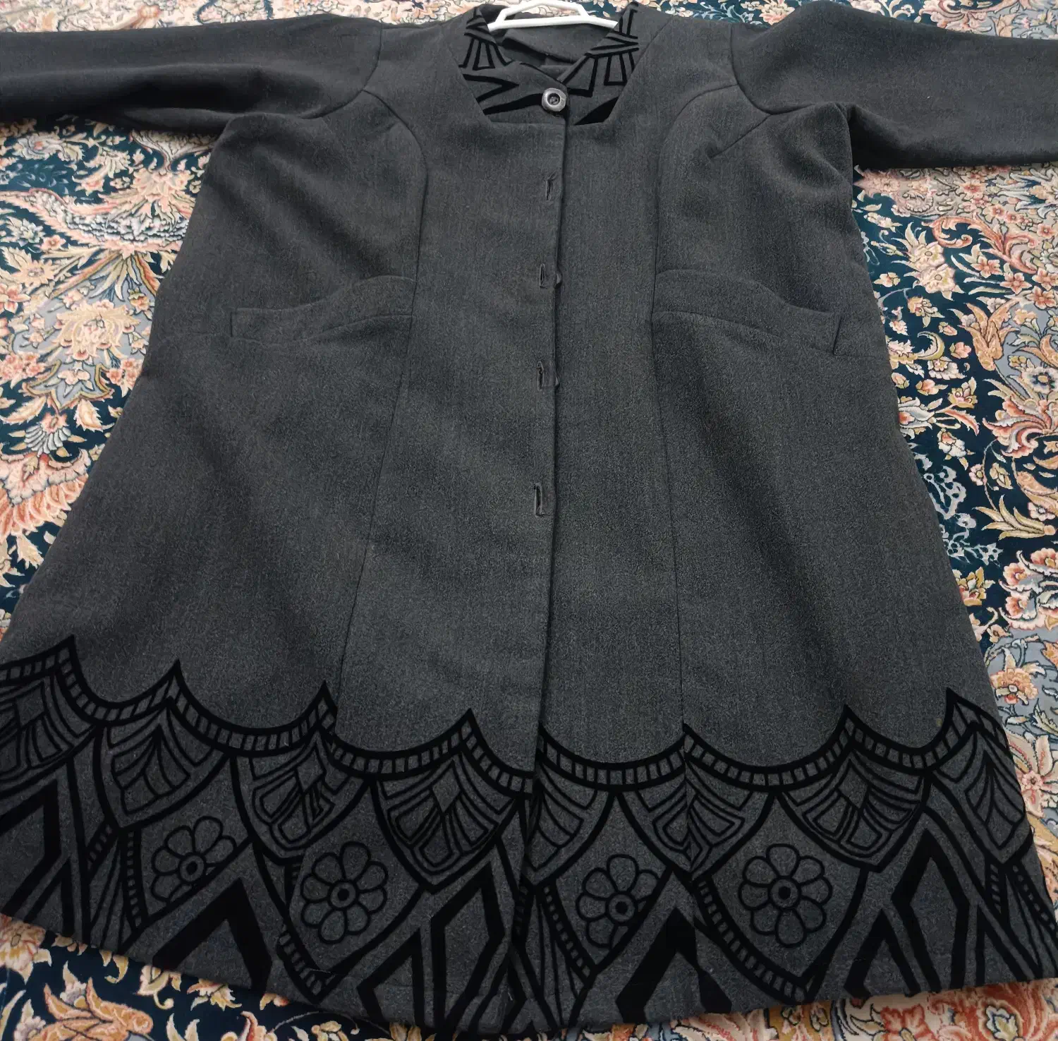 پالتو|لباس|میانه, |دیوار