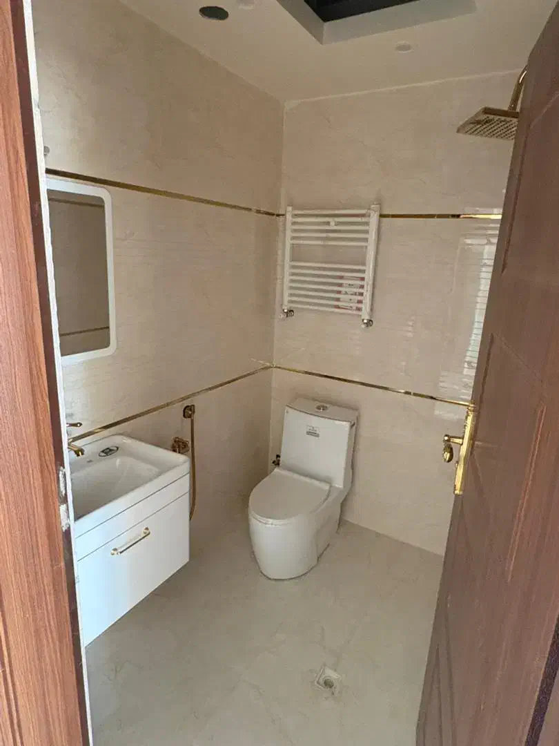 ۱۳۰ متر  نوساز کلید نخورد