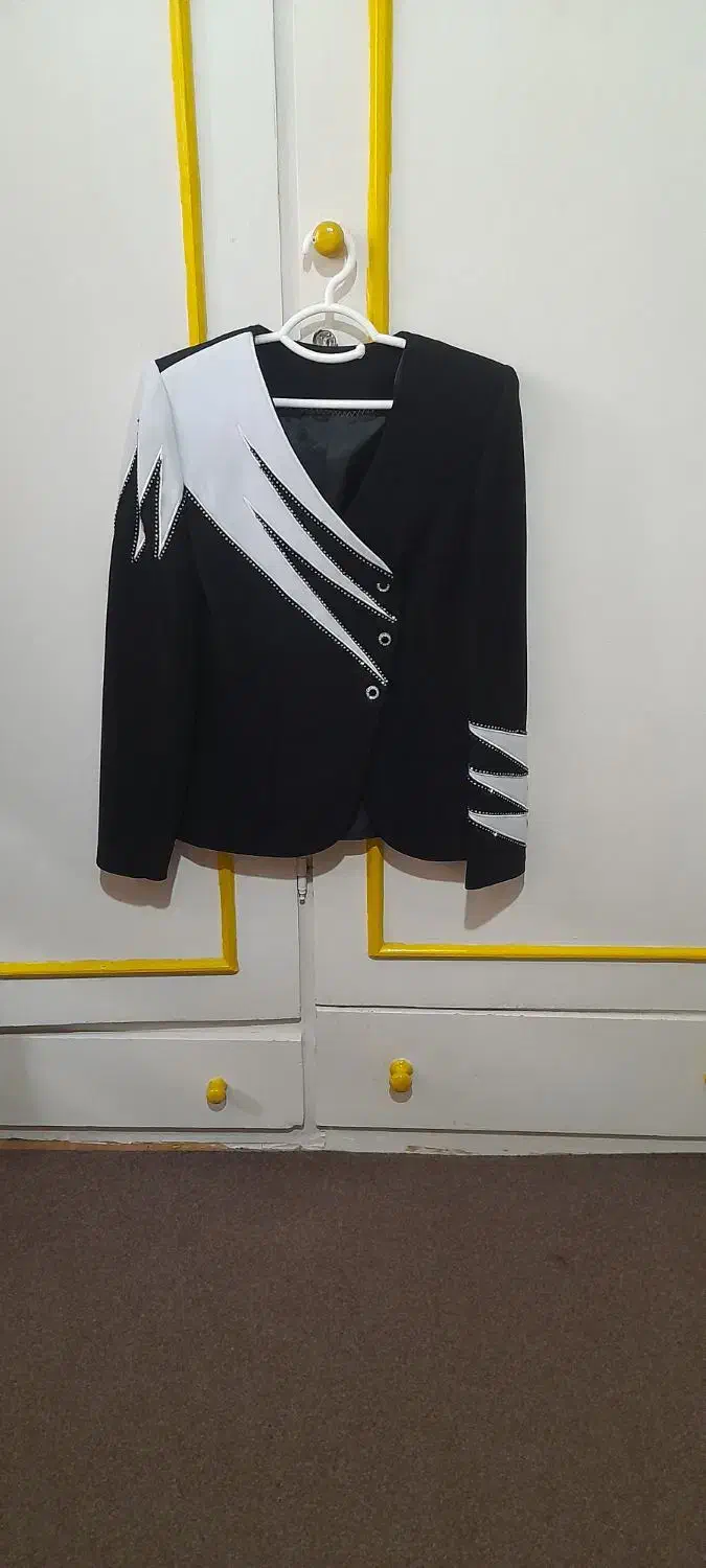 کت ودامن مجلسی|لباس|رشت, استقامت ۲|دیوار