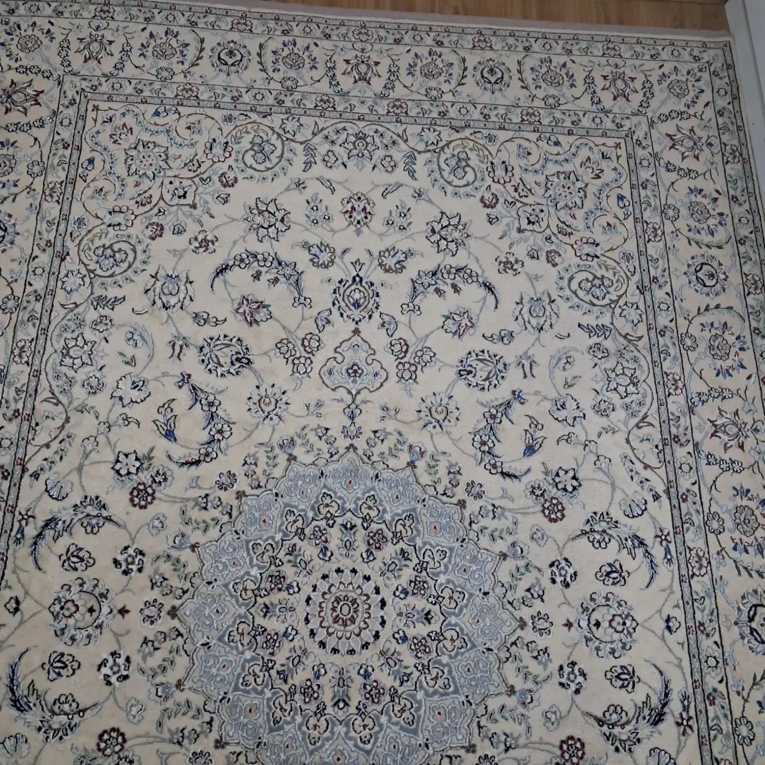 فرش دستباف نائین  گل ابریشم ۹ لا|فرش|تهران, سید خندان (جلفا)|دیوار