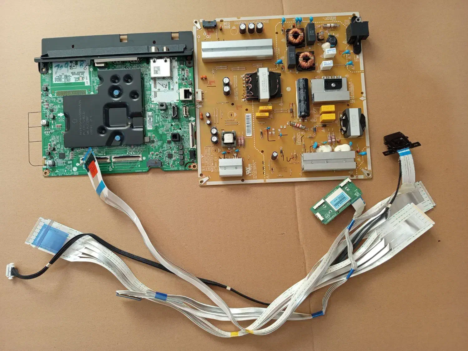 برد تلویزیون و برد تغذیه ۷۰ اینچ|تلویزیون و پروژکتور|تهران, شیخ هادی|دیوار