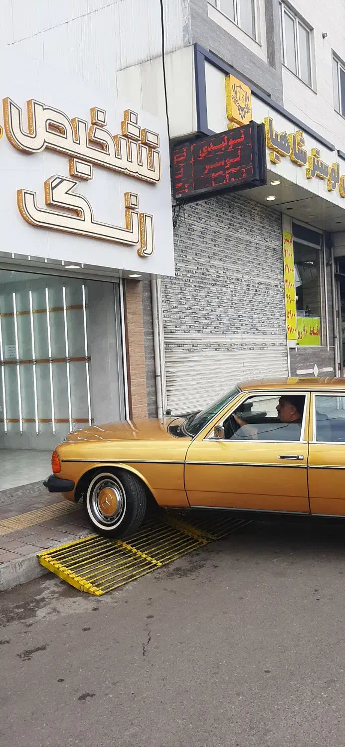 بنز 230 E  معروف به بنز دانشجویی کلکسیونی|خودرو کلاسیک|شیراز, فرهنگ شهر|دیوار