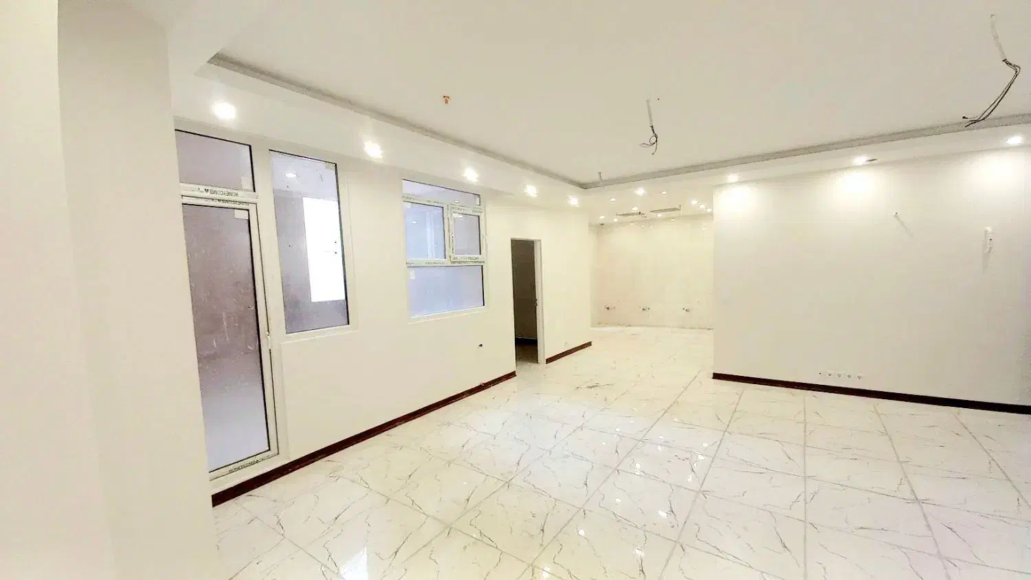 ۱۰۵ متری . فیبر نوری . ۲خواب . حیاط خلوت|فروش آپارتمان|تهران, جابری|دیوار