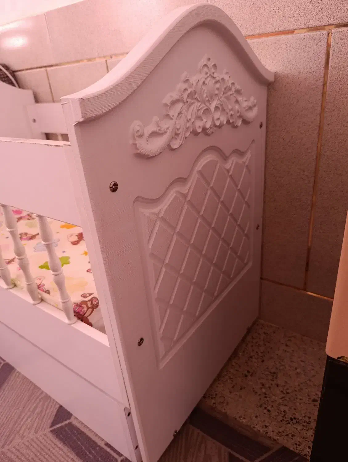 تخت و گهواره|تخت و صندلی بچه|مبارکه, |دیوار