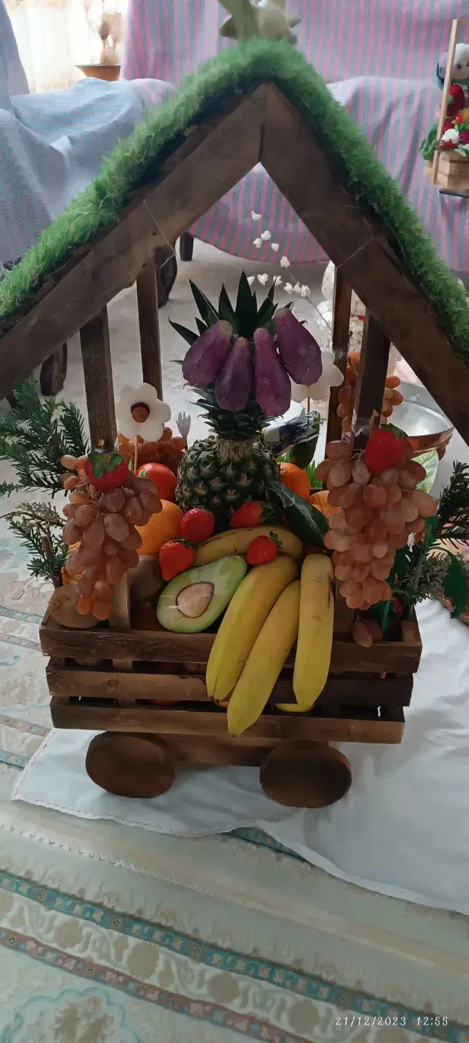 کلبه و باکس تزئین میوه و لباس شب یلدا|صنایع دستی و سایر لوازم تزئینی|بروجن, |دیوار