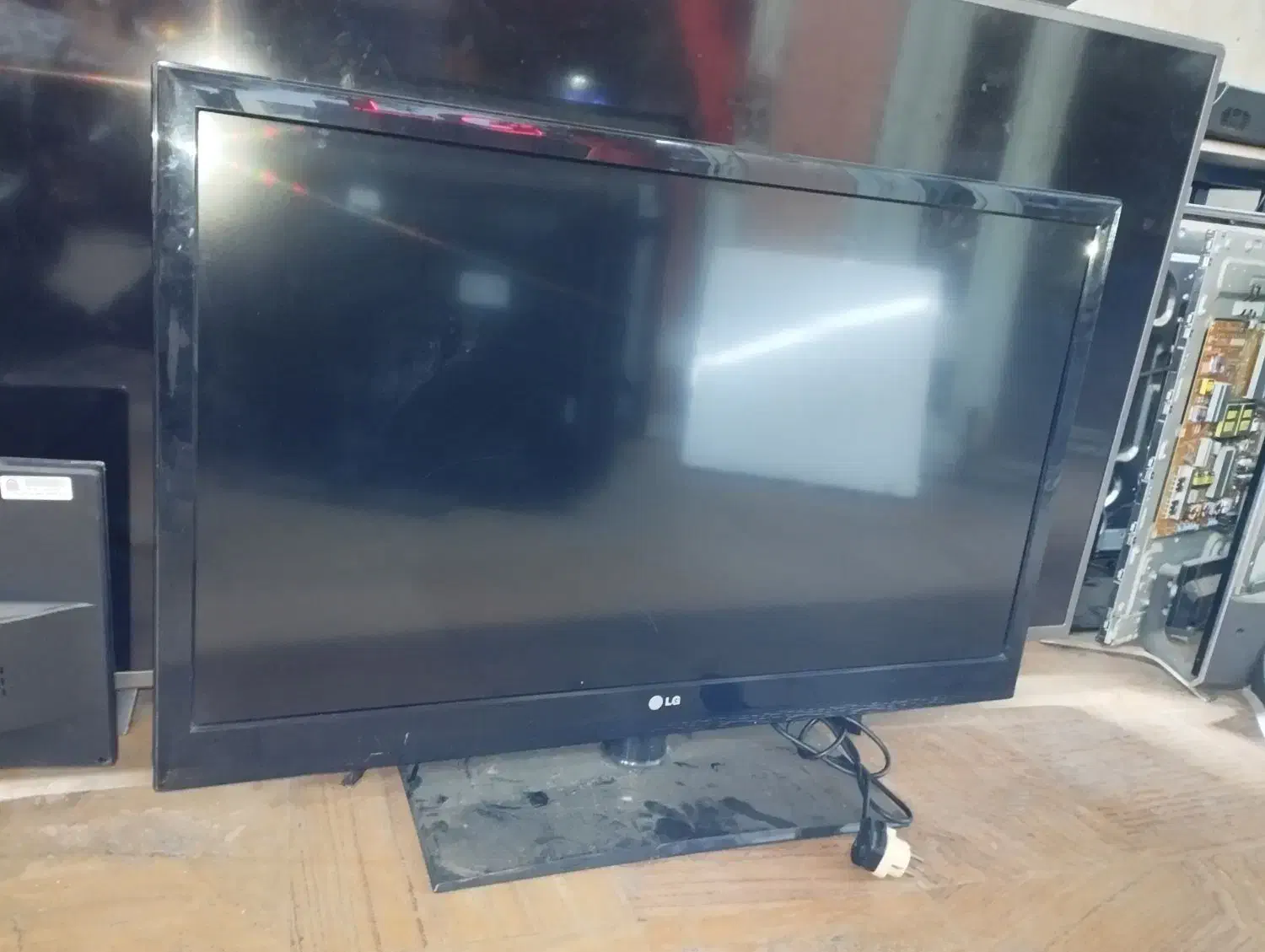 تلوزیون42 ال جی|تلویزیون و پروژکتور|خوی, |دیوار