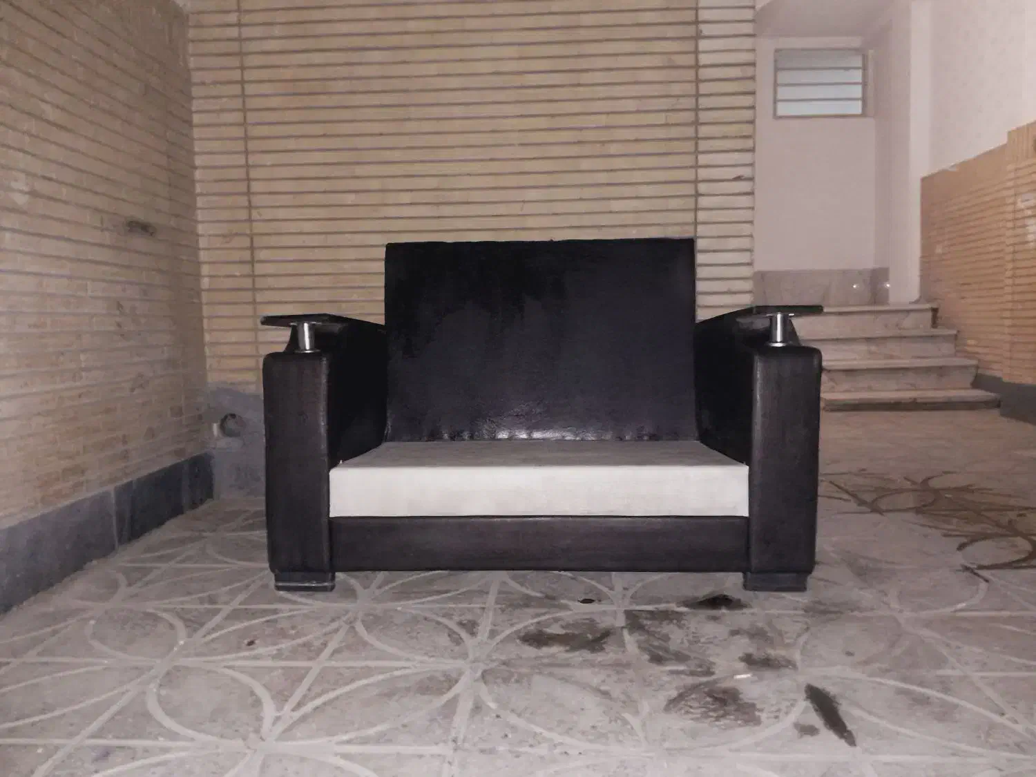 یک عدد مبل دونفره تکی سالم دست دوم|مبلمان خانگی و میز عسلی|شاهین‌شهر, شهرک گلدیس|دیوار