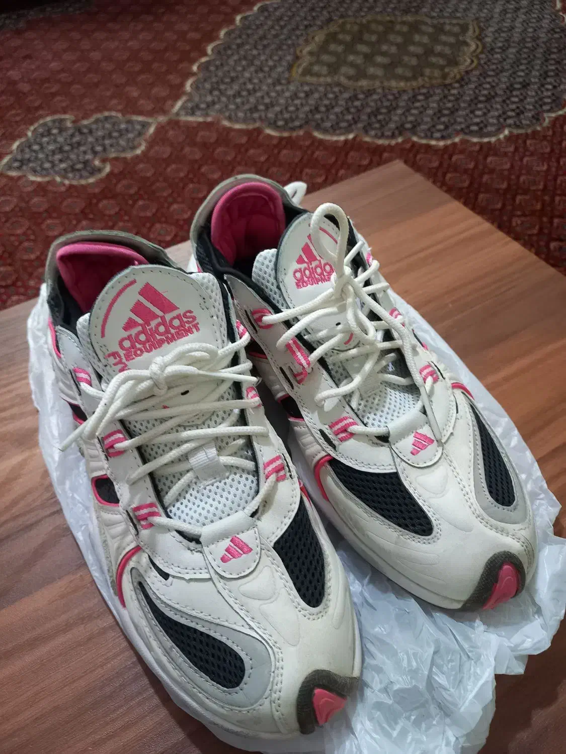 کفش خارجی سایز ۴۰|کیف، کفش، کمربند|پرند, فاز ۴|دیوار