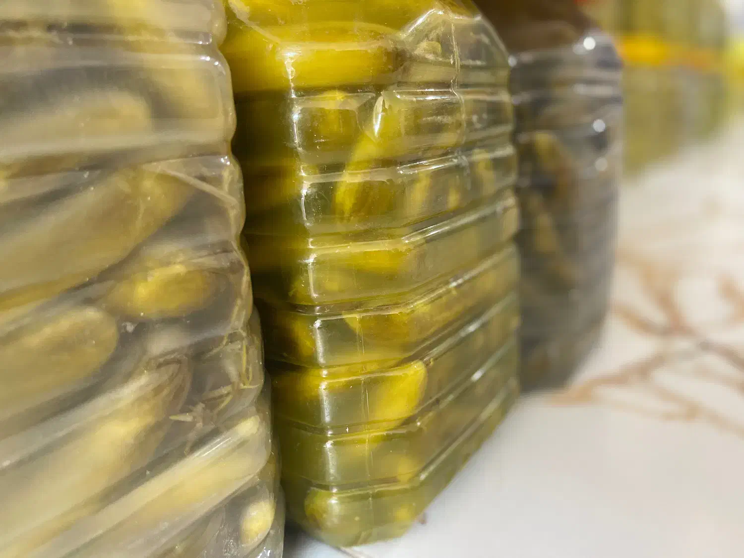 خیارشور ممناز|خوردنی و آشامیدنی|شیراز, چوگیاه‎|دیوار