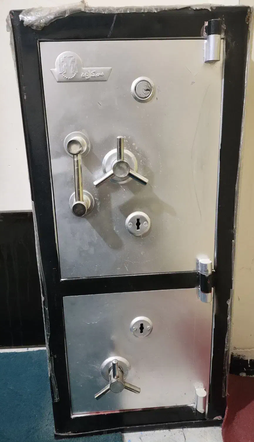 گاوصندوق|ابزارآلات|بروجن, |دیوار