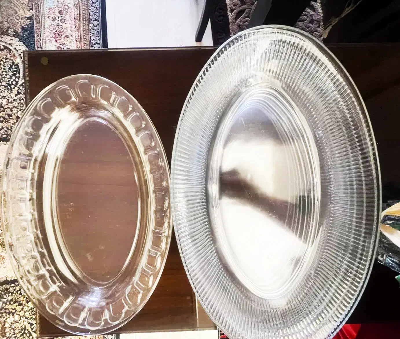 تعدادی ظروف بلور و پرده|پرده، رانر، رومیزی|قشم, |دیوار