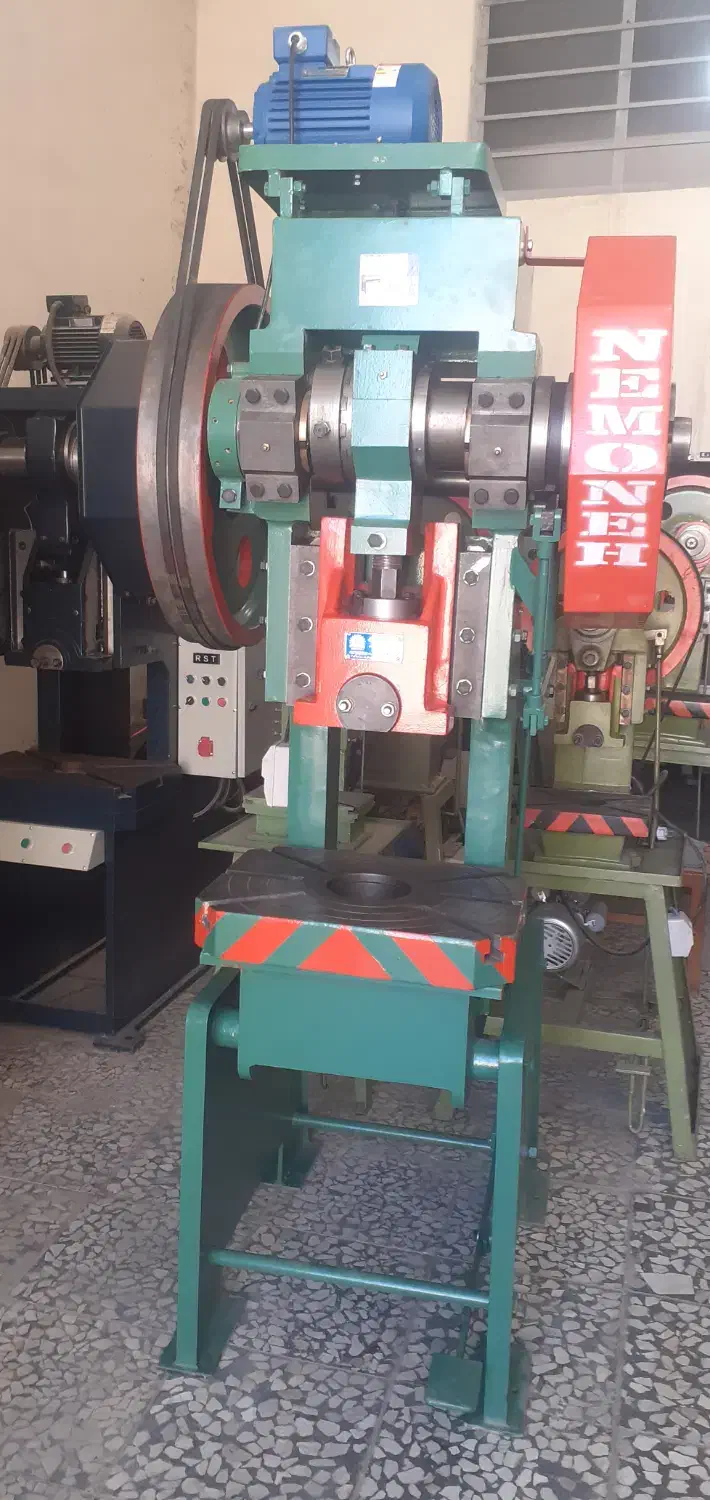 پرس پورمومنی گیوتین ماشین آلات صنعتی|ماشینآلات صنعتی|اصفهان, خانه اصفهان|دیوار