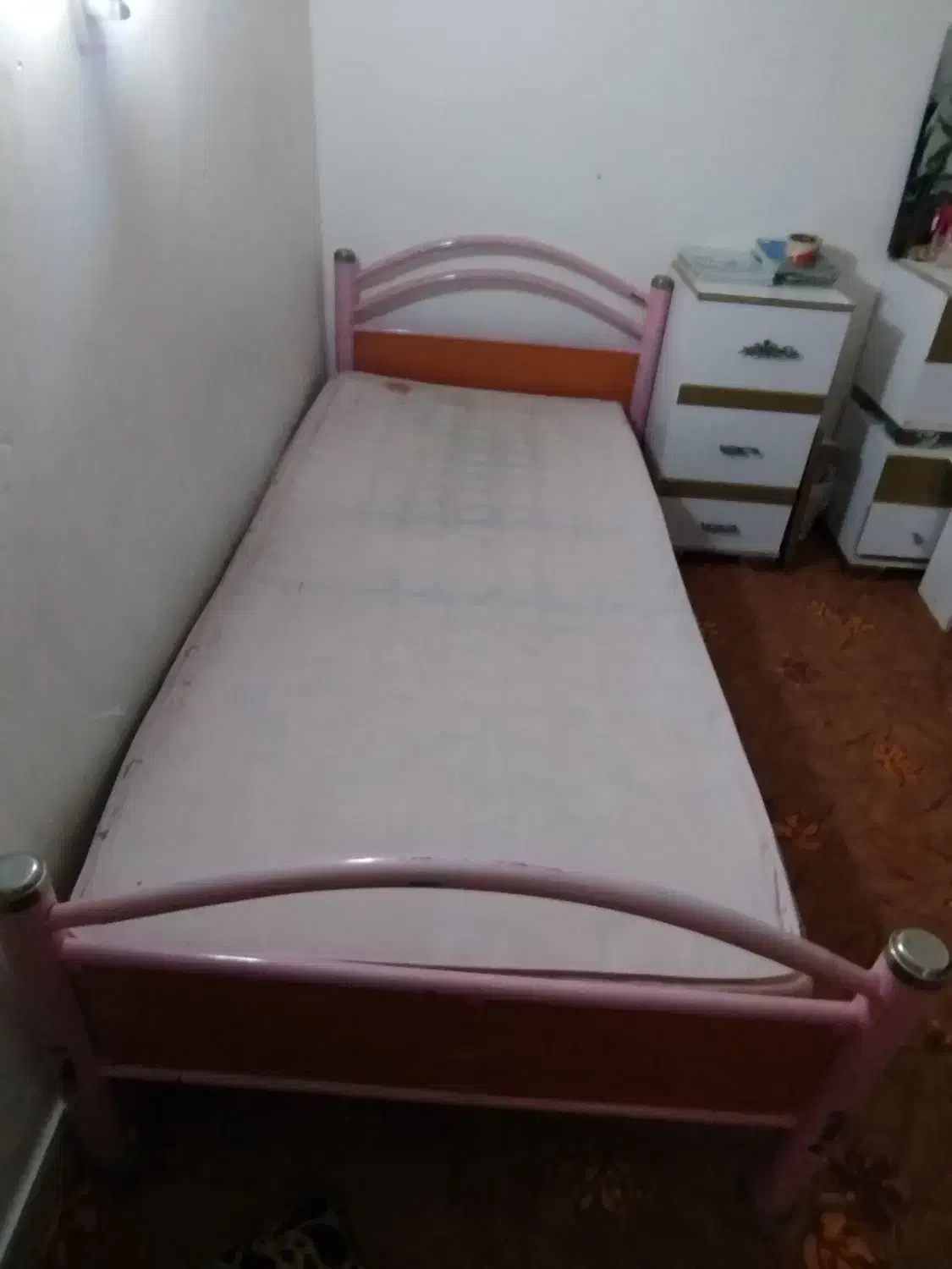 با سلام  تخت خواب یک نفر  بدونه دوشک فروشی|تشک تختخواب|اندیمشک, |دیوار