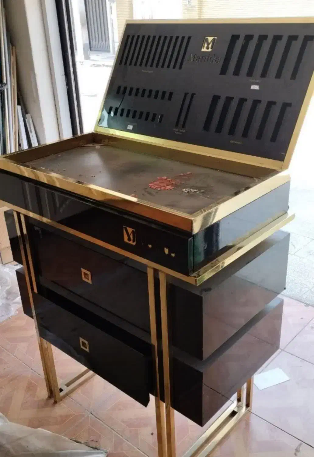 میز|مبلمان اداری|قم, زینبیه|دیوار