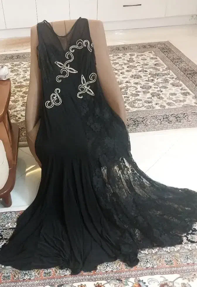 لباس مجلسی|لباس|نیشابور, سرآب کوشک|دیوار