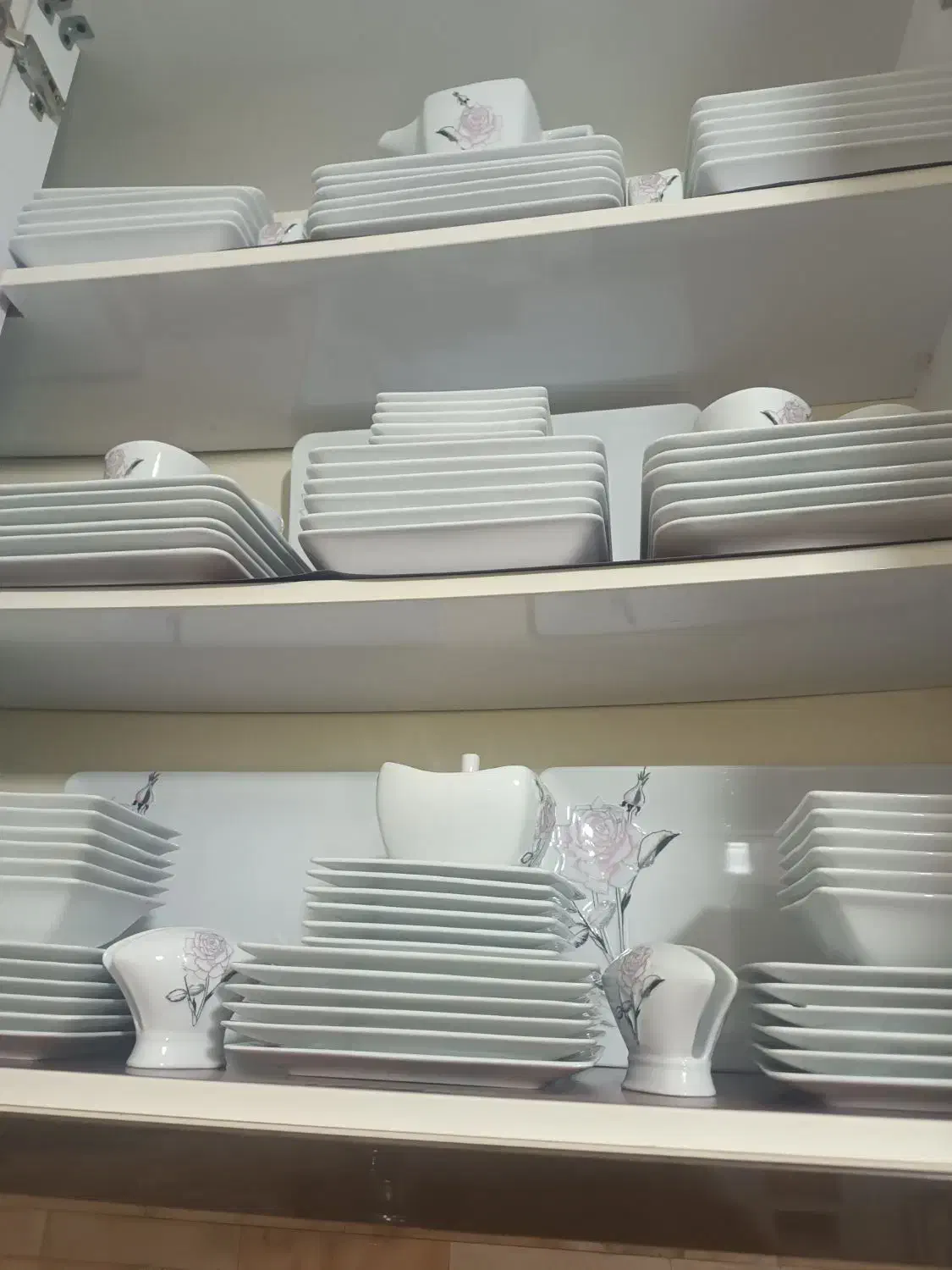 چینی وآکروپال و قاشق چنگال|ظروف سرو و پذیرایی|شهریار, شهرک بهاران (ویره)|دیوار