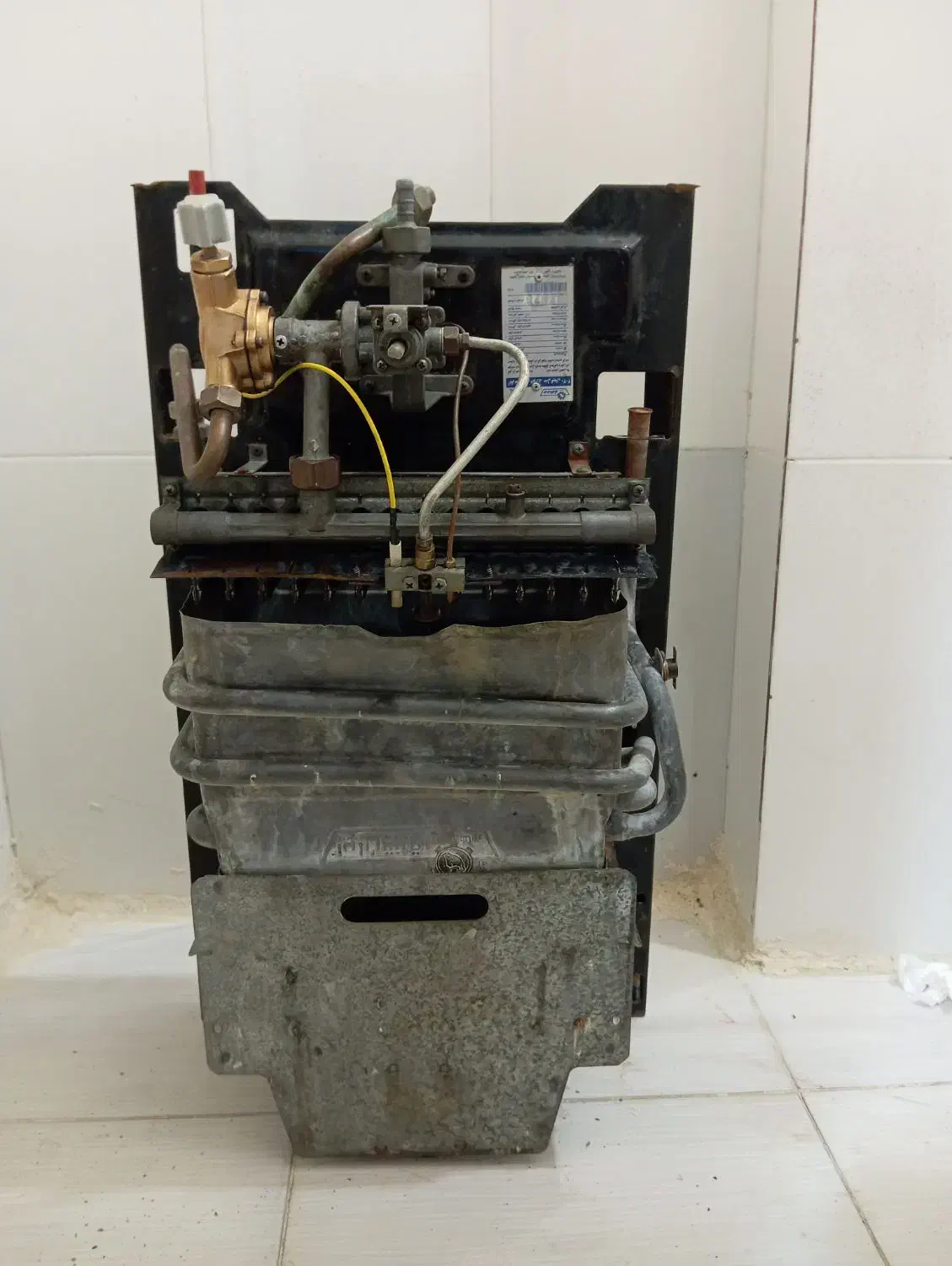 فروش فوری آبگرمکن گازی دیواری|آبگرمکن، پکیج، شوفاژ|خرمشهر, |دیوار