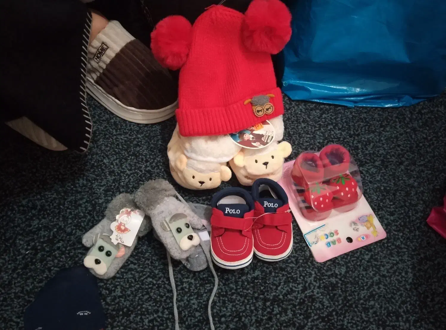 لباس و وسایل نوزاد|کفش و لباس بچه|رباط‌کریم, رباط‌کریم|دیوار