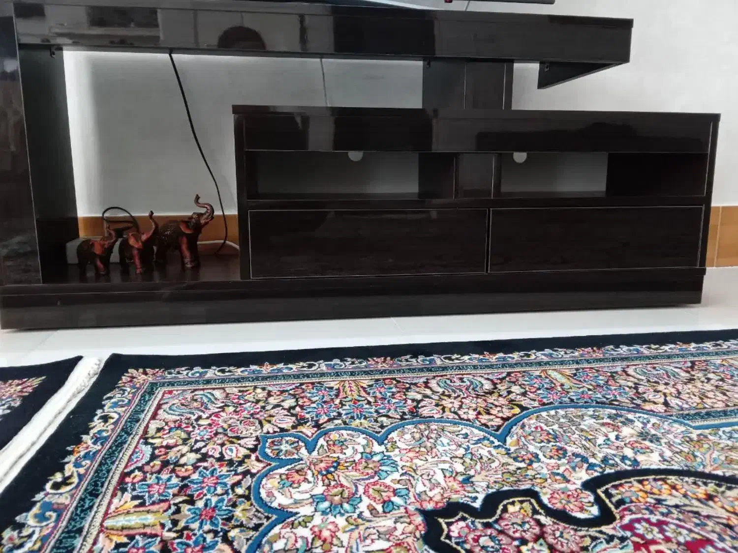 میز تلوزیون خیلی تمیز در حد نو|میز تلویزیون|خمین, |دیوار