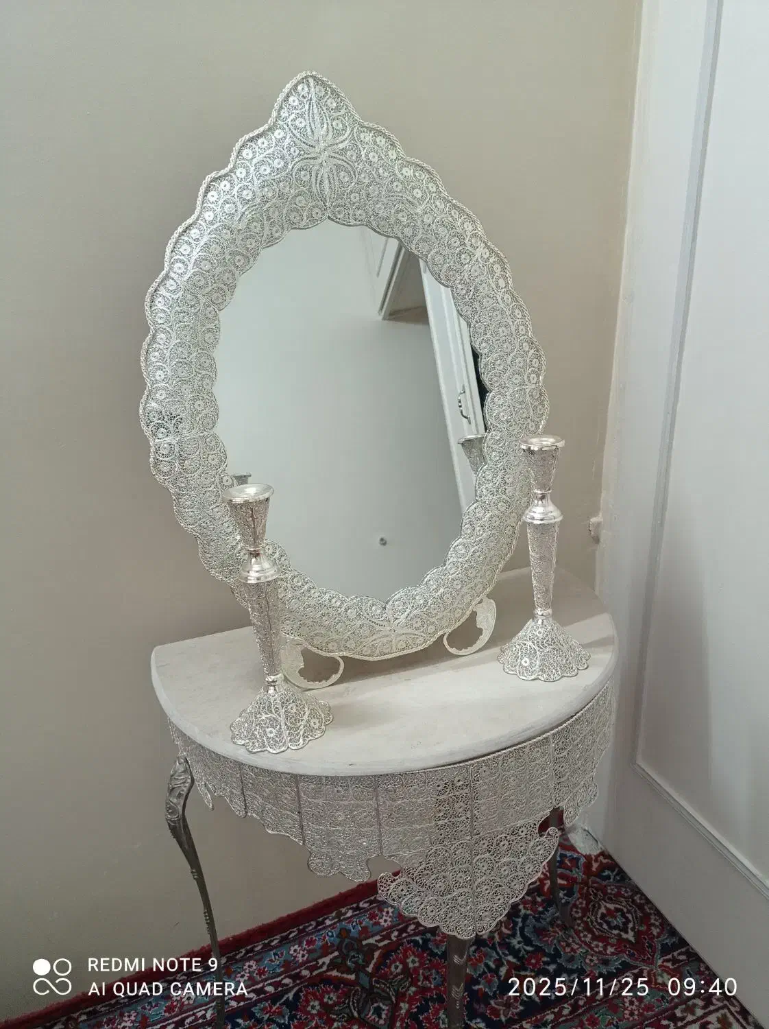 آیینه و شمعدان|آینه|ری, جوانمرد قصاب|دیوار