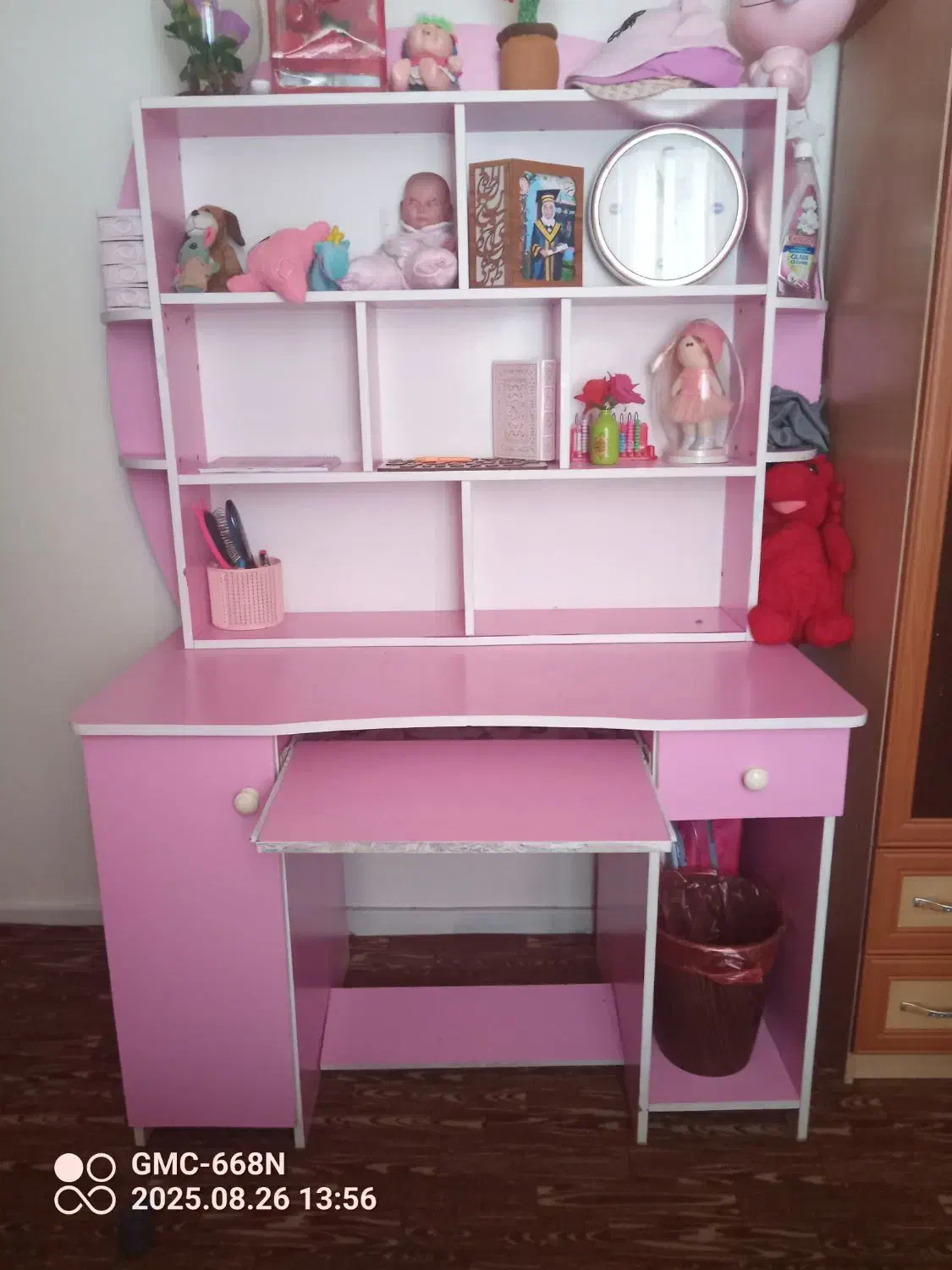 میز تحریر با تخت|تخت و صندلی بچه|ری, علایین|دیوار