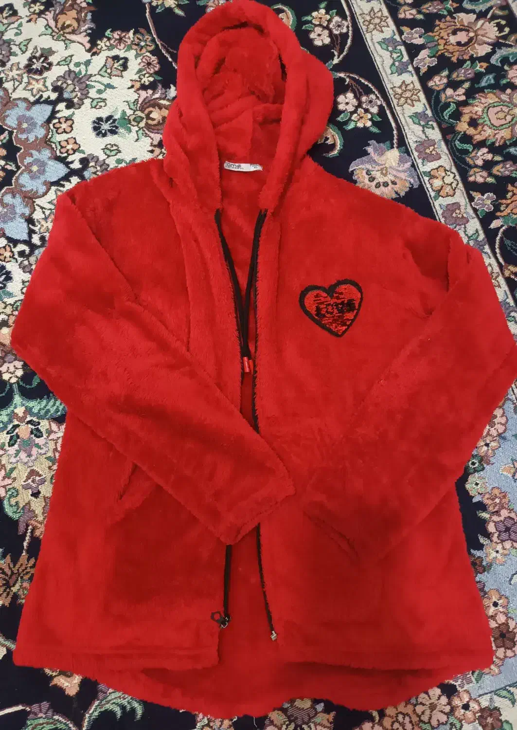 تعدادی لباس زمستانی|لباس|تربت جام, شهید نصرالهی|دیوار