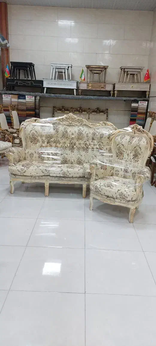 مبل سلطنتی هفت نفره با جلو مبلی عسلی ب شرط|مبلمان خانگی و میز عسلی|چالوس, |دیوار