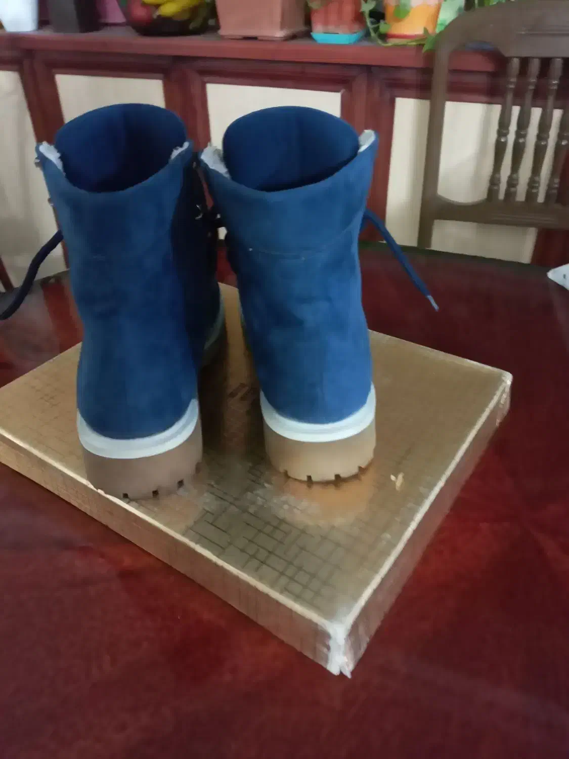 بوت ونیم بوت وکفش|کیف، کفش، کمربند|نور, |دیوار