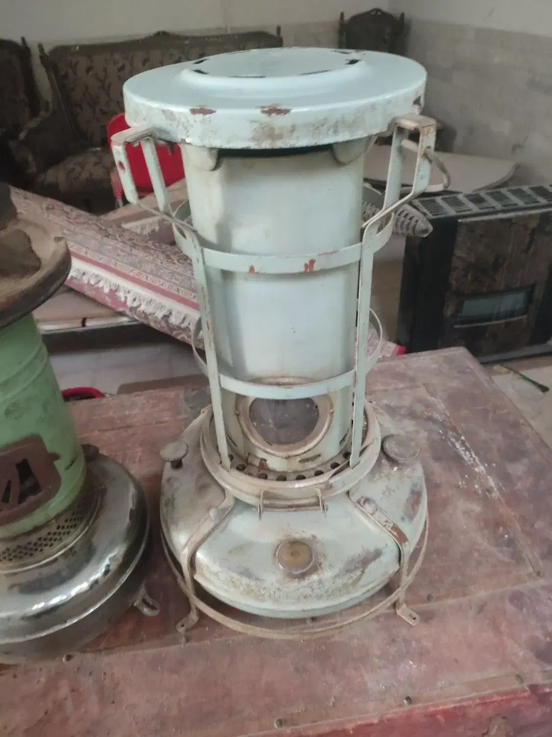 یک علائدین و چراغ والر قدیمی|کلکسیون اشیاء عتیقه|یزد, |دیوار