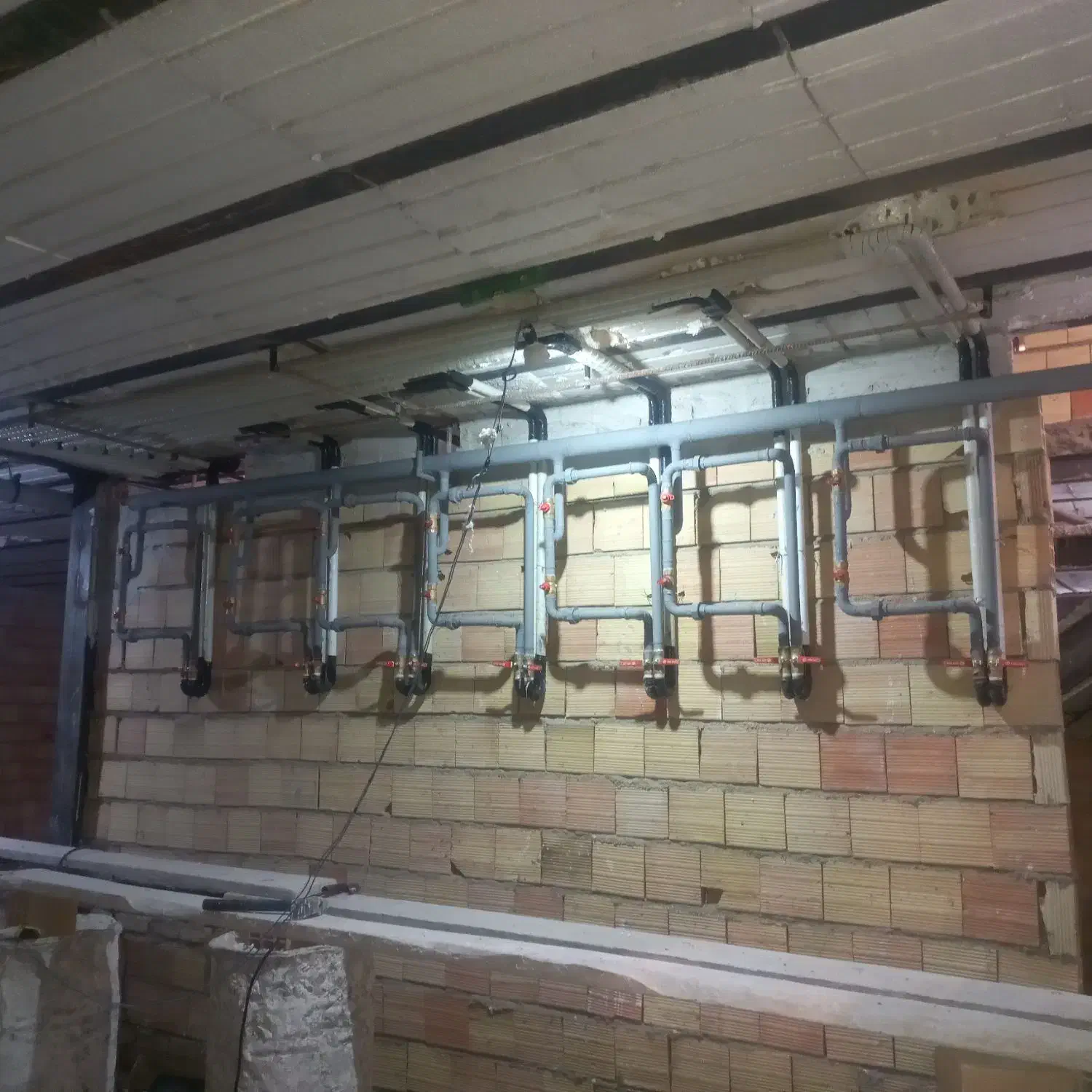 گاز رسانی روشا|خدمات پیشه و مهارت|اندیشه, اندیشه فاز ۱|دیوار