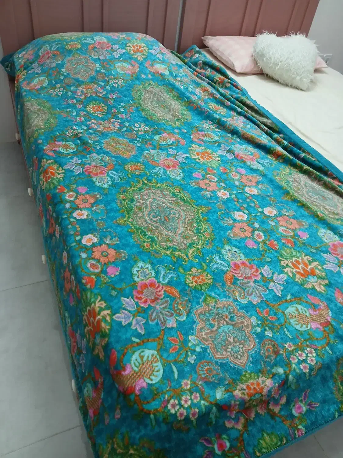 عروسک|اسباببازی|قم, بنیاد|دیوار