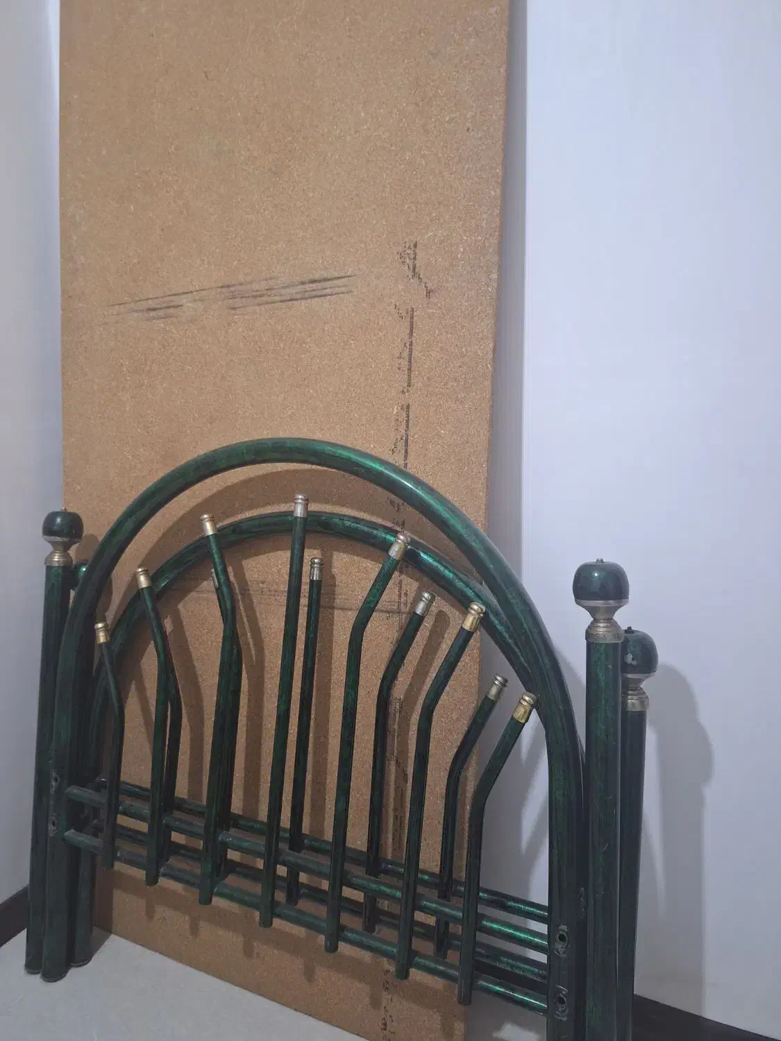 تخت یکنفره|تخت و سرویس خواب|شیراز, سجادیه|دیوار