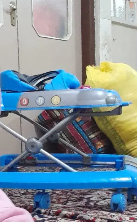 راه روئک بچه آبی رنگ سالم|اسباب و اثاث بچه|قم, ولیعصر|دیوار