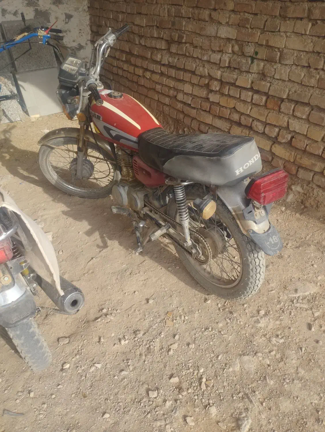 موتور سیکلت|موتورسیکلت|سده (خراسان جنوبی), |دیوار