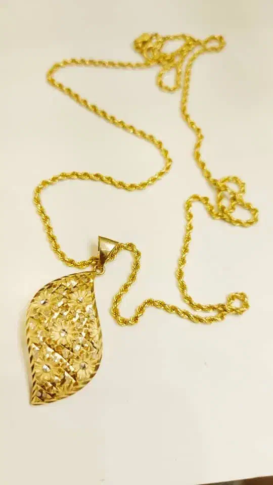 زنجیر و تکپوش|جواهرات|بروجرد, |دیوار