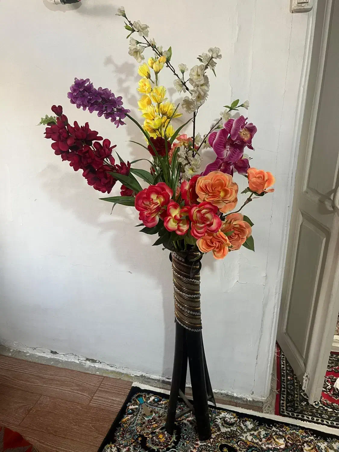 گلدان همراه گل مصنوعی|گل مصنوعی|لنگرود, |دیوار