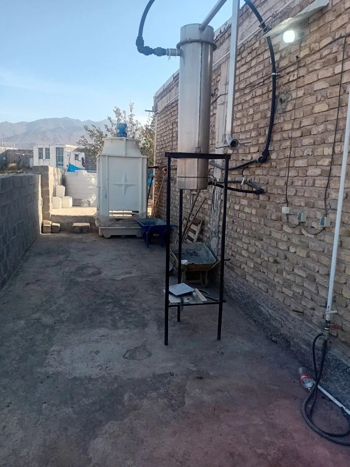 دیگ گلابگیری|ظروف پخت‌وپز|لاله زار, |دیوار