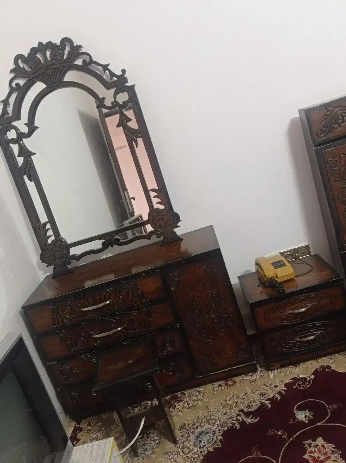 تخت|تخت و سرویس خواب|کاشان, دانش|دیوار