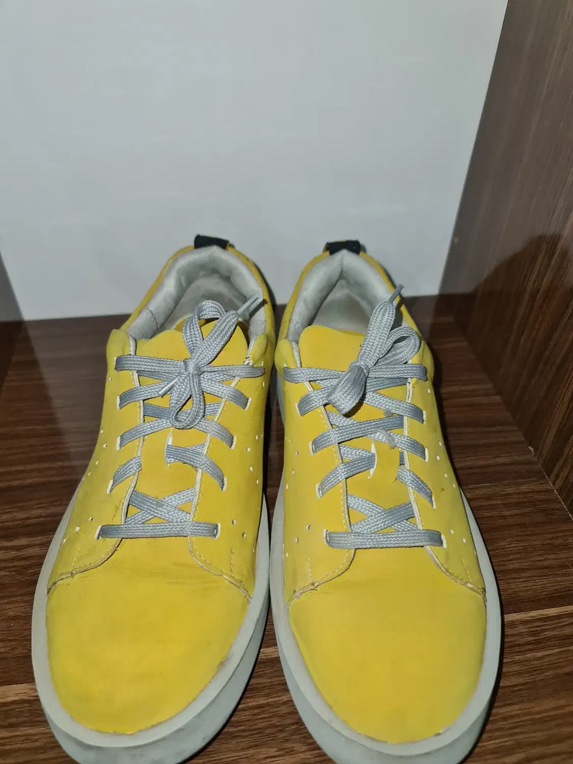 کتونی چرم سایز 41|کیف، کفش، کمربند|میانه, |دیوار