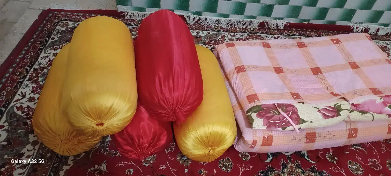 بالشت پر و کرک قالی|رختخواب، بالش، پتو|شیراز, احمدآباد|دیوار